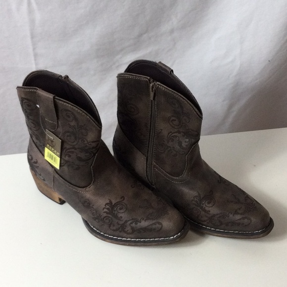 Roper Brown Western Boots with Embroidery - Picture 2 of 10